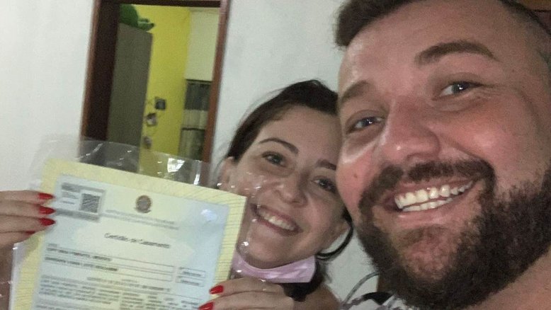 'Estou liberto': Ex-casal comemora oficialização de divórcio e viraliza nas redes