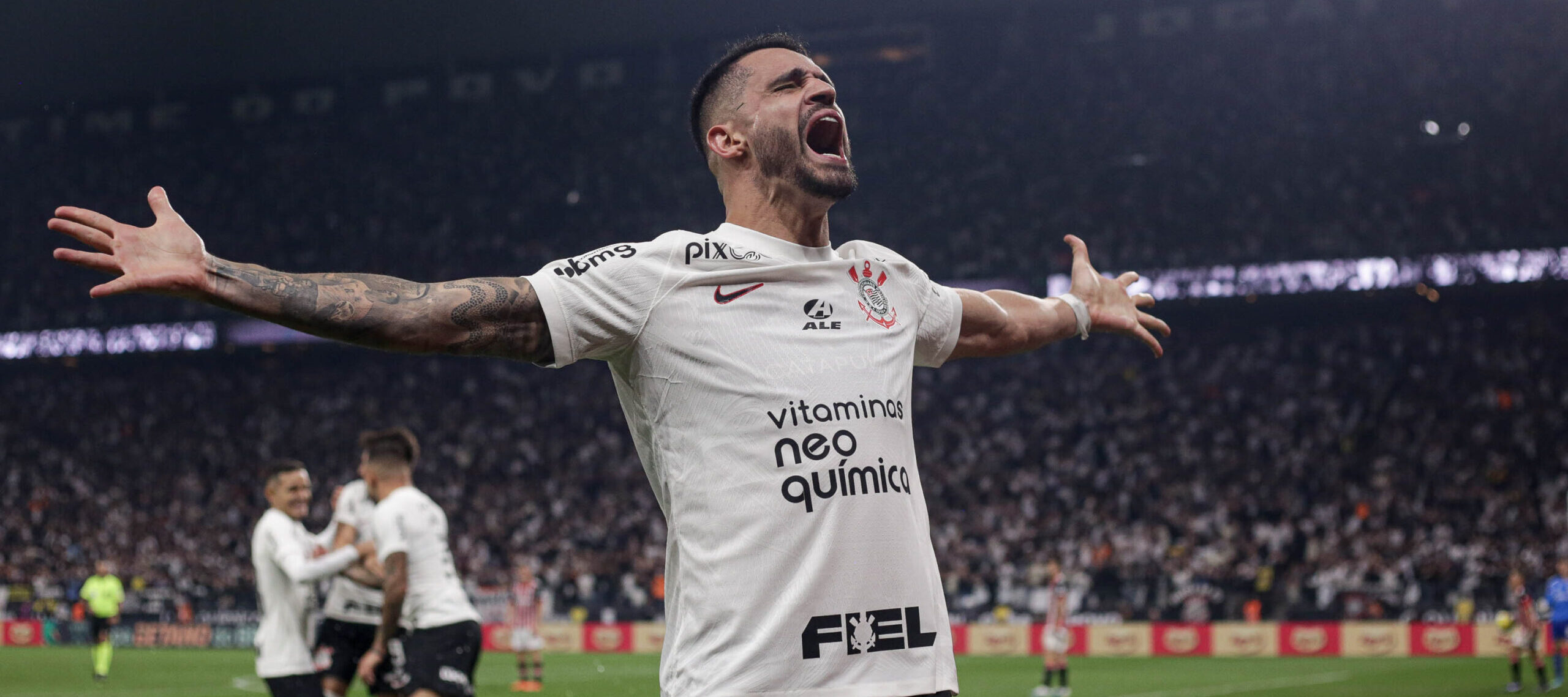 Corinthians segura empate com São Paulo e mantém tabu em jogo com