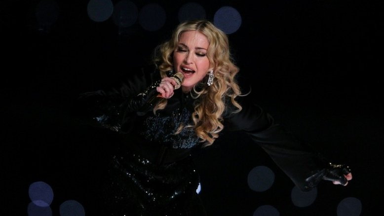 Madonna é processada por fã após cenas de conteúdo sexual e atrasos em shows