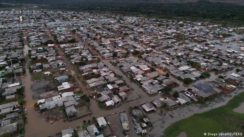 Ciclone mata três no RS e em SP e deixa milhares sem energia