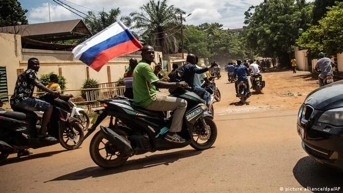 Como opera a estratégia de influência da Rússia na África?