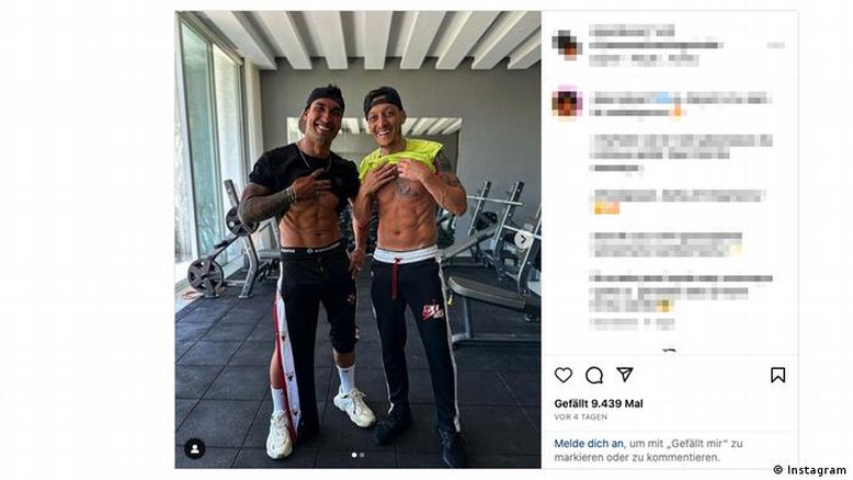 Özil provoca escândalo ao exibir tatuagem de extrema direita