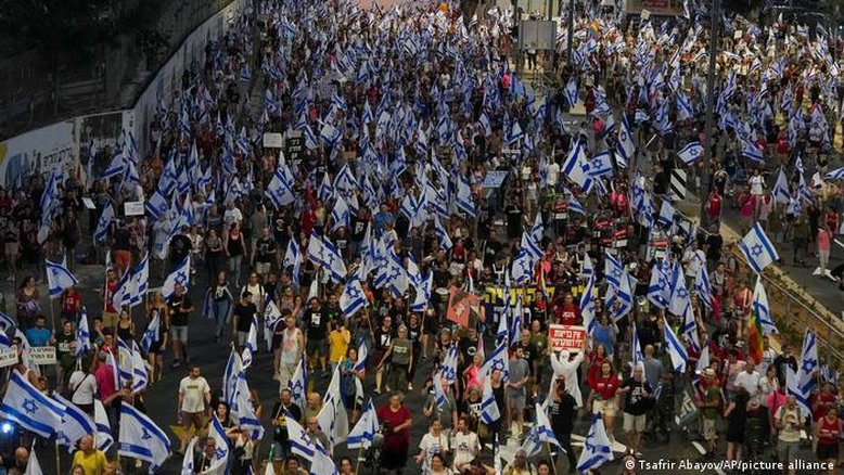 Israelenses voltam a protestar contra reforma do Judiciário