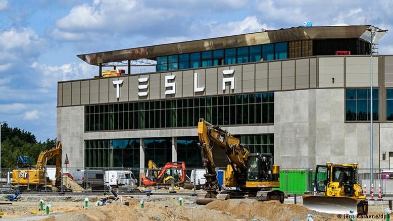 Expansão de fábrica da Tesla é questionada por órgão alemão