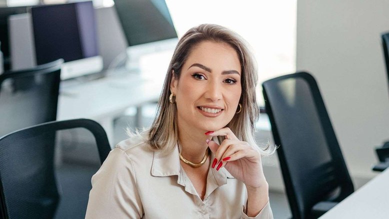 A empresária Késia Costa ajuda profissionais brasileiros a regularizar sua situação em Portugal