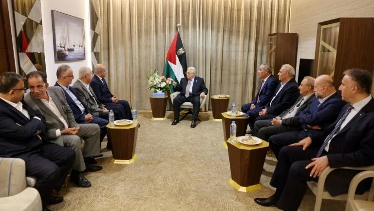 Grupos palestinos rivais formam 