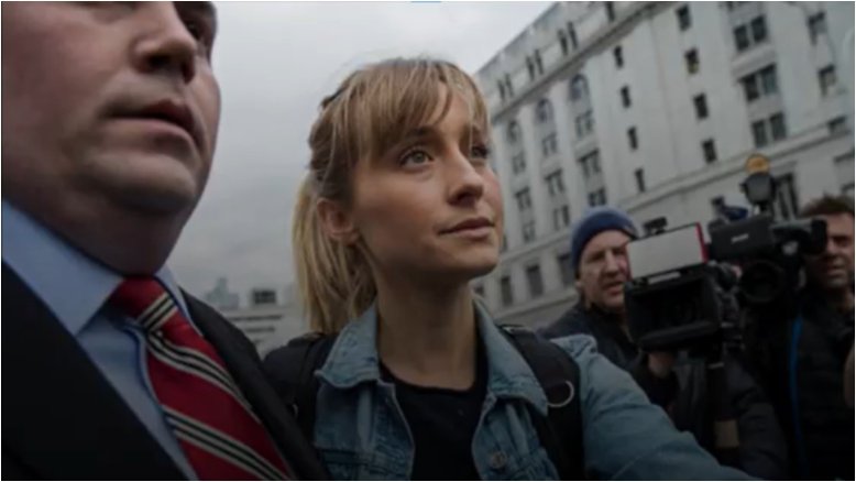​​Atriz de 'Smallville', Allison Mack é solta após dois anos presa por envolvimento em culto sexual