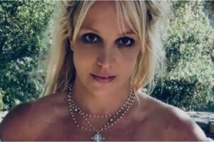Britney Spears analisa vida turbulenta em sua nova autobiografia