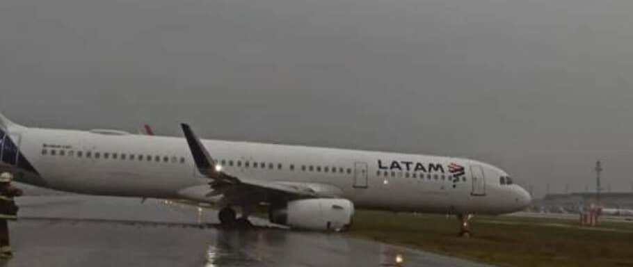 Aeroporto de Florianópolis é fechado após avião derrapar na pista; veja vídeo