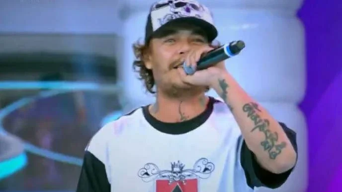 Cover de Chorão impressiona Marcos Mion por semelhança