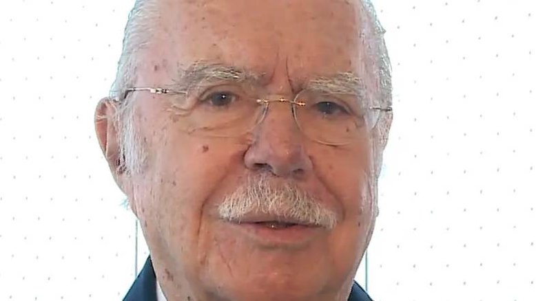 Ex-presidente José Sarney sofre queda em casa e é hospitalizado
