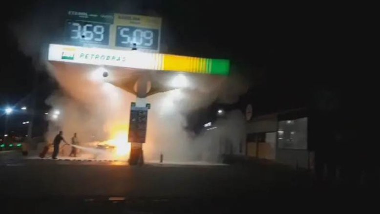 Vídeo: bomba de combustível explode e causa incêndio em posto