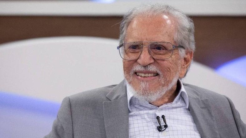Neurologista diz se Carlos Alberto de Nóbrega pode ficar com sequelas após remoção de coágulo no cérebro