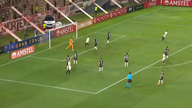 Corinthians passa por 'batalha' em campo, vence Universitario e se classifica na Sul-Americana