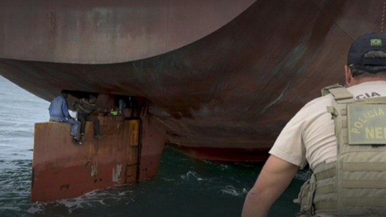 Clandestinos que cruzaram o Atlântico no leme de um navio são resgatados no Espírito Santo