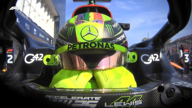 O piloto da Mercedes não se conteve de alegria e se mostrou muito emocionado ao cravar o melhor tempo do GP da Hungria