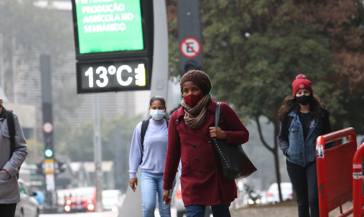 SP terá tempo nublado, frio e garoa no final de semana; veja previsão