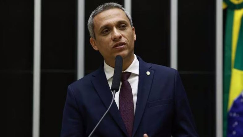Gustavo Gayer é alvo de buscas em operação da PF contra desvio de cota parlamentar