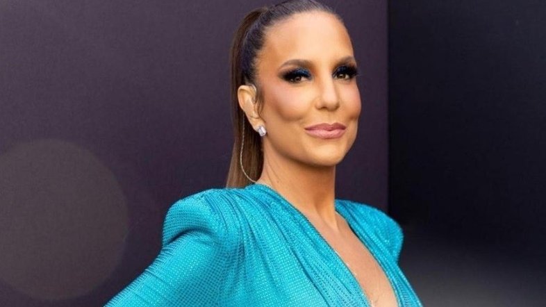 Mulher pede indenização de R$ 50 mil a Ivete Sangalo por ter sido ‘esmagada’ em bloco de Carnaval