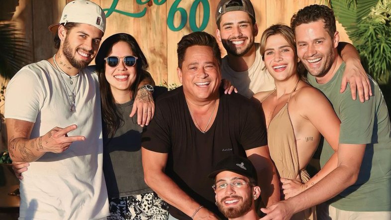 Leonardo e seus seis filhos em comemoração de aniversário