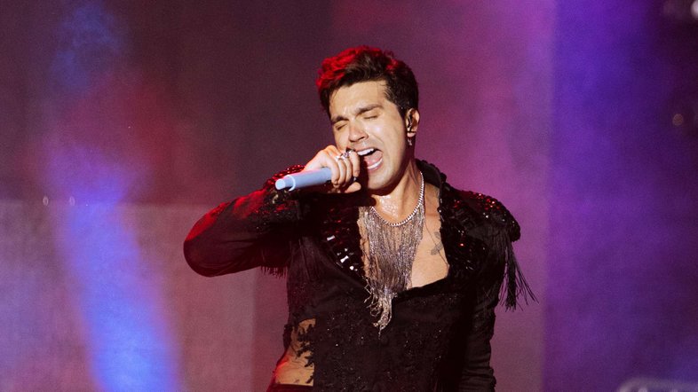 Luan Santana durante show em Curitiba