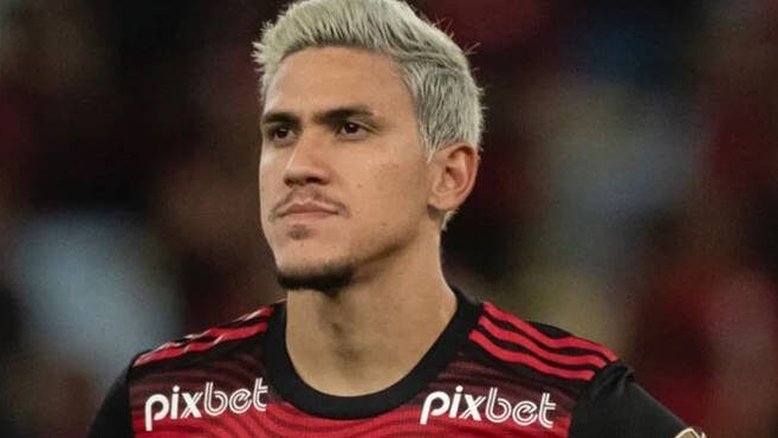 Pedro leva soco de preparador físico do Flamengo e caso vai parar na delegacia