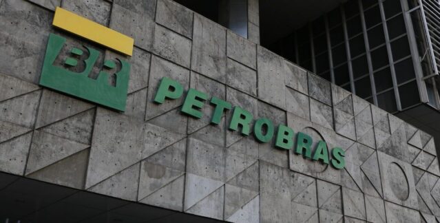 CGU diz que governo Bolsonaro vendeu refinaria da Petrobras a preço abaixo do mercado