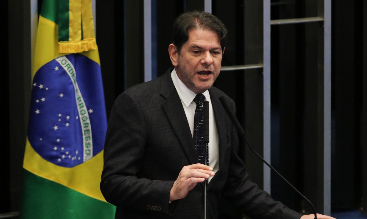 Cid Gomes acerta acordo para assumir comando do PDT no Ceará