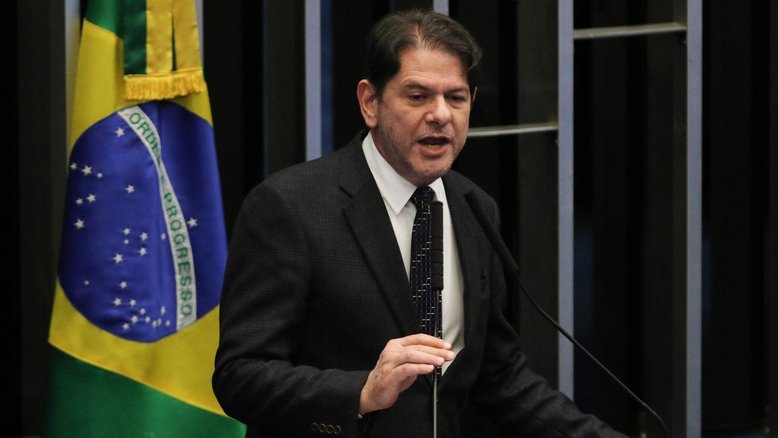 Cid Gomes acerta acordo para assumir comando do PDT no Ceará