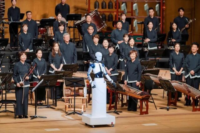 Robot sobe ao pódio como maestro de orquestra na Coreia do Sul