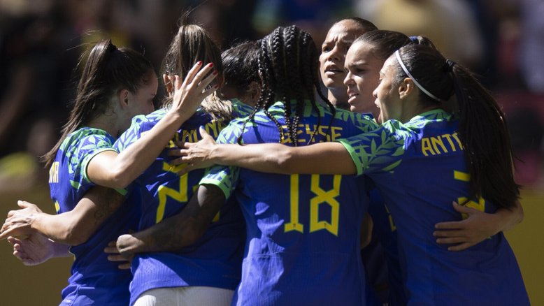 Seleção brasileira feminina se prepara para a disputa da Copa do Mundo