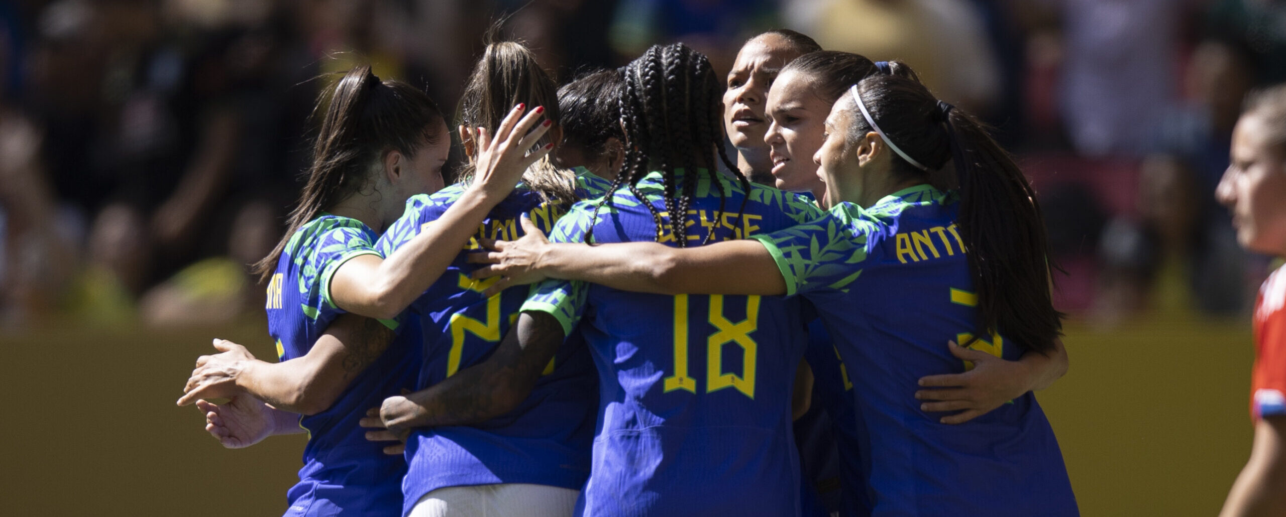 Seleção brasileira feminina se prepara para a disputa da Copa do Mundo