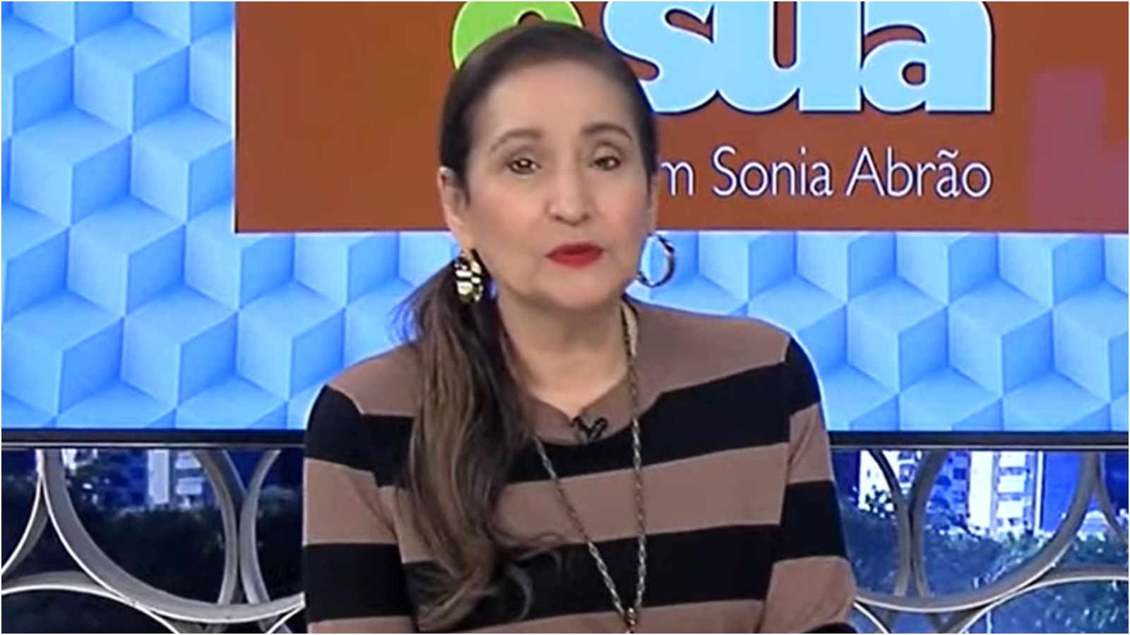 Saiba quando Sonia Abrão retorna à TV após ser afastada por problema de saúde