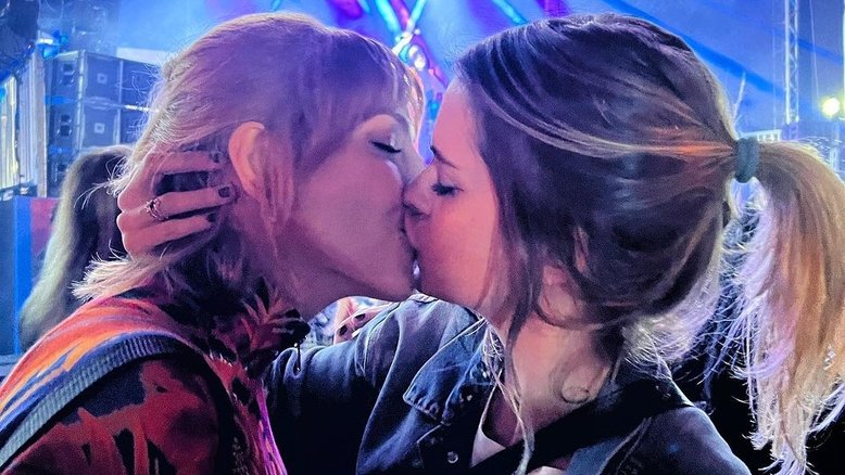 Titi Müller assumiu namoro com Lívia Lobato