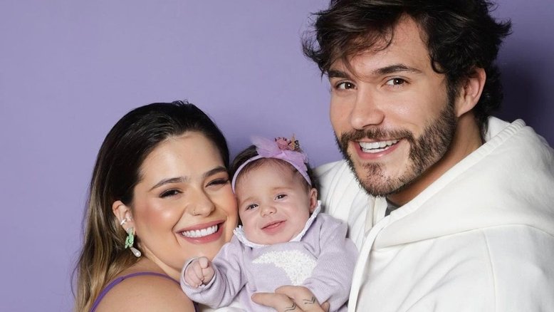 Viih Tube posa ao lado da filha e de Eliezer