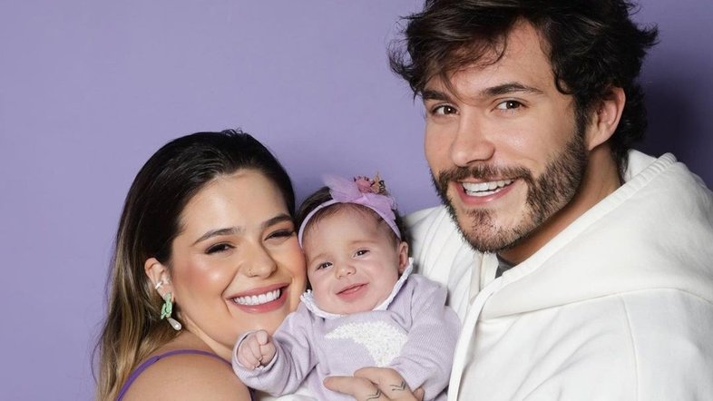 Viih Tube posa ao lado da filha e de Eliezer