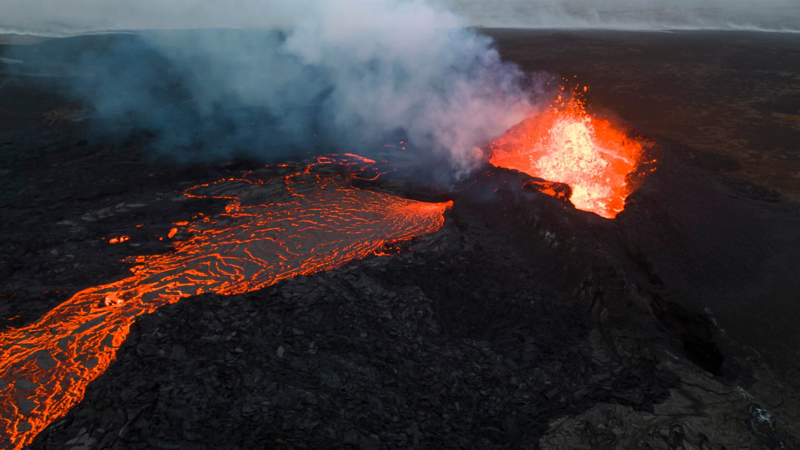 'Sensação indescritível', relata fotógrafa mineira ao documentar erupção de vulcão na Islândia