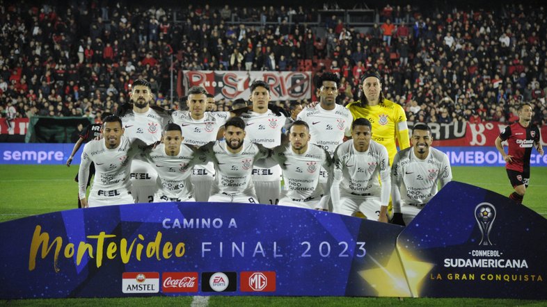 Corinthians segura Newell’s, contorna pressão e se impõe rumo às quartas da Sul-Americana
