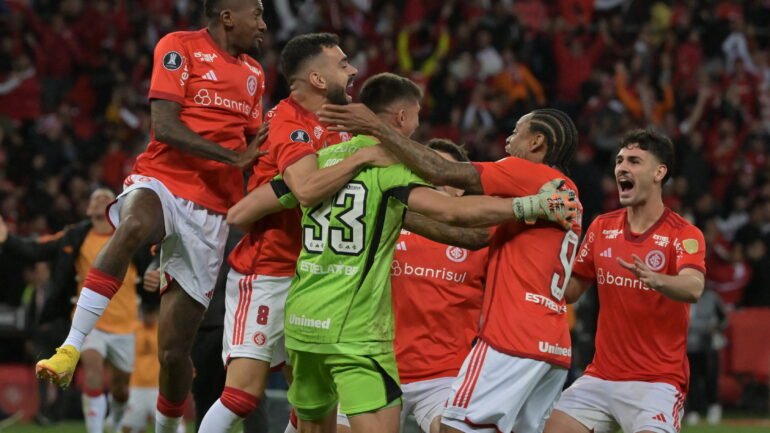Internacional elimina River Plate nos pênaltis e alcança as quartas de final da Libertadores