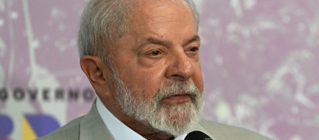 Lula critica embargo dos EUA contra Cuba e diz que ilha defende governança global mais justa