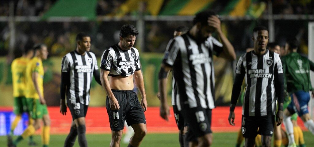 Botafogo falha pelo alto e acaba eliminado pelo Defensa y Justicia na Sul-Americana