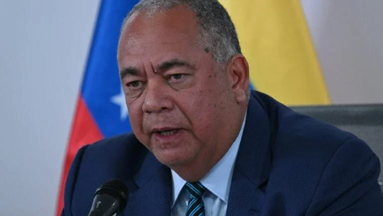Funcionário ligado ao chavismo é nomeado presidente da autoridade eleitoral na Venezuela