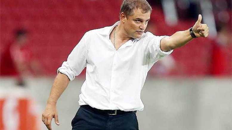 Diego Aguirre cai após cinco jogos e é o terceiro técnico demitido pelo Santos em 2023