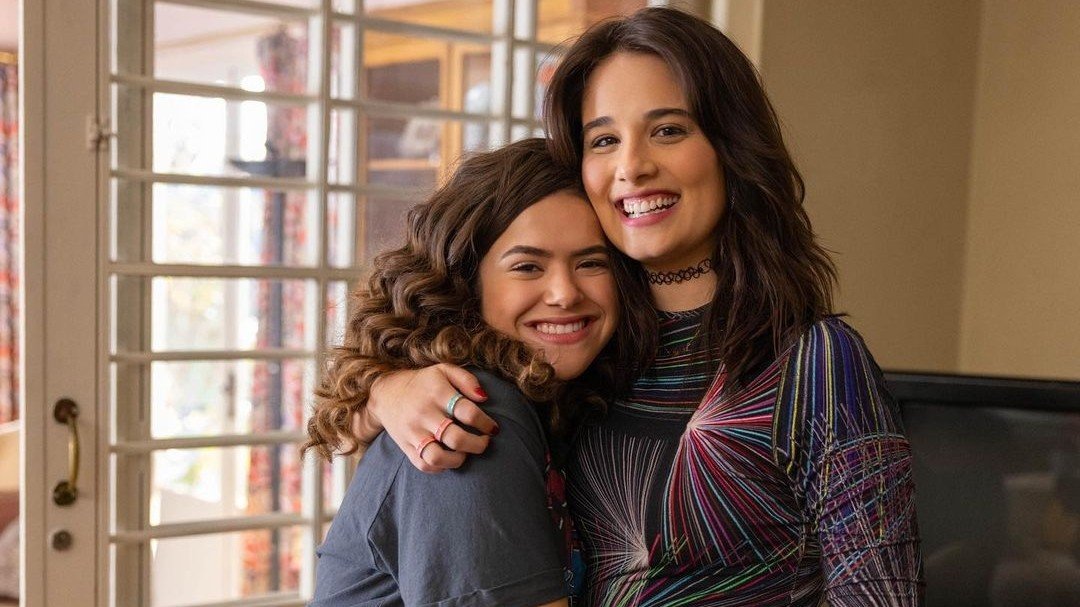 Atriz Amanda Azevedo comenta romance de