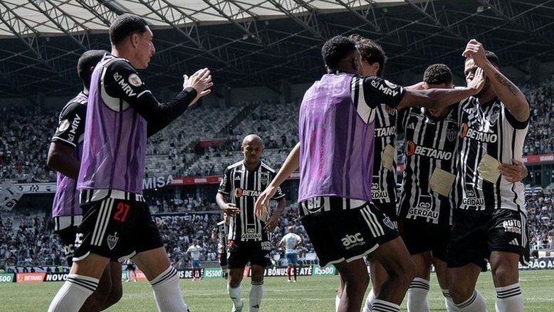 Paulinho marca, Atlético-MG vence Bahia após queda na Libertadores e alivia pressão