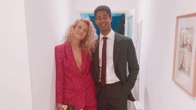 Ator Alfie Enoch e a namorada