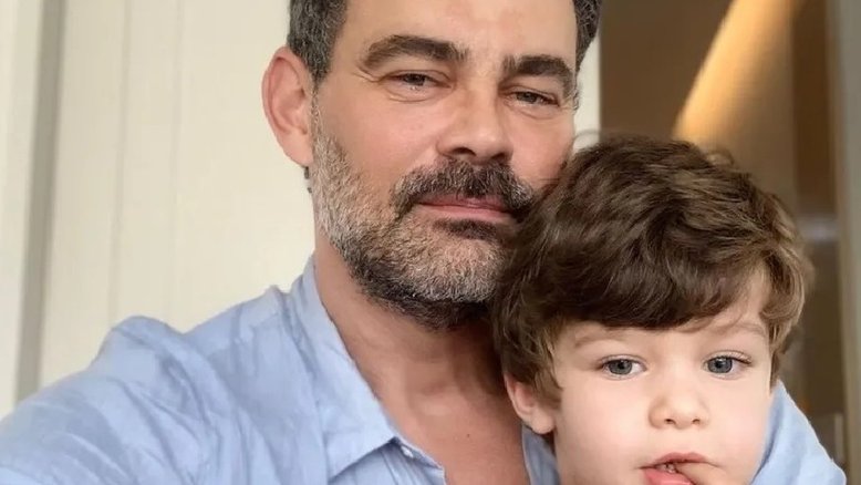 'Viado também tem família', diz Carmo Dalla Vecchia sobre vídeos com filho