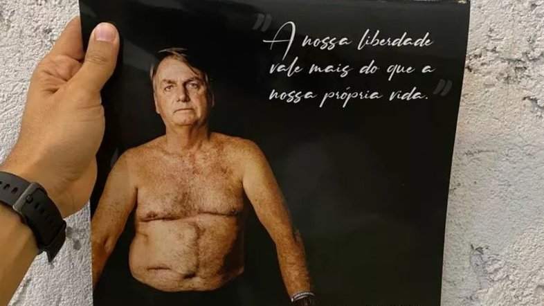 Calendário oficial de Bolsonaro 2024 tem foto sem camisa e sai por R$ 69,90