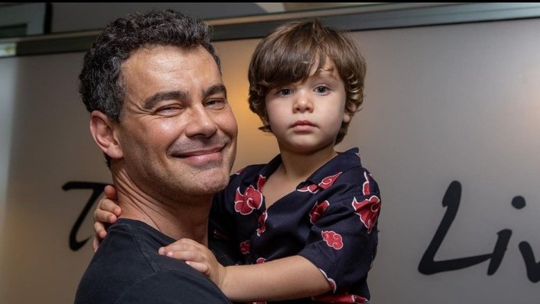 Carmo Dalla Vecchia ao lado do filho Pedro