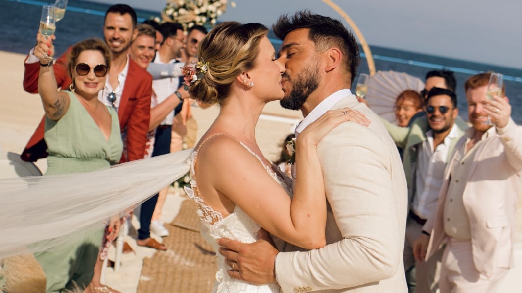 Julio Rocha e Karoline Kleine se casam em cerimônia intimista